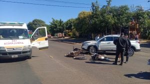 Dos adolescentes hospitalizadas tras un choque entre una camioneta y una moto en Posadas