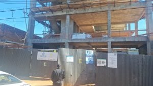 Un obrero fue hospitalizado tras el derrumbe de parte de una pared en una obra de Posadas