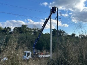 Energía de Misiones renueva la línea de 80 km que abastece al norte provincial