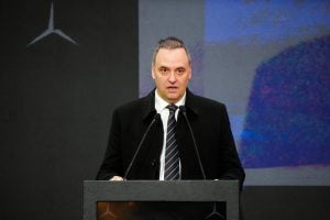 El PRO le exige la renuncia a Adorni y su bloque se divide ante la amenaza de interpelación