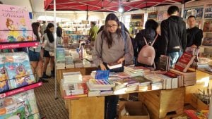 La Feria del Libro de Posadas arrancó con más de 1.700 estudiantes y llega al fin de semana con agenda completa