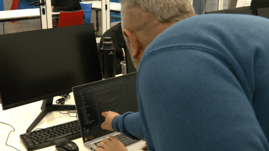 La primera camada de la Tecnicatura en Ciencia de Datos e IA se gradúa en la Escuela de Innovación de Posadas