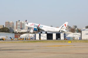 JetSmart vuelve a Posadas desde noviembre y Air Europa explora opciones en Iguazú