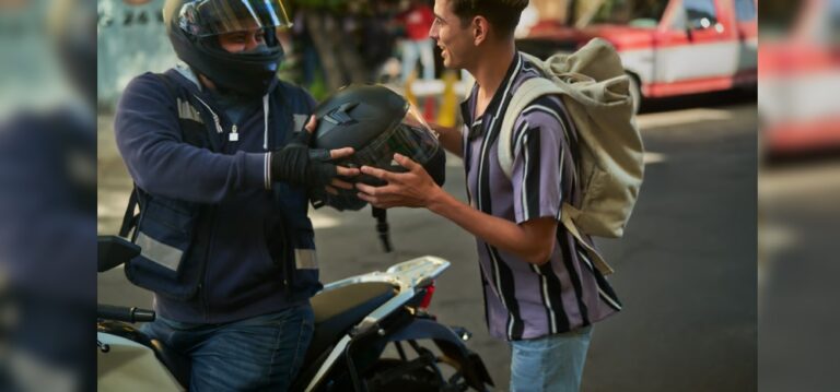 Uber Moto en Posadas: sin prohibición pero tampoco con reglas claras, advierten por los riesgos