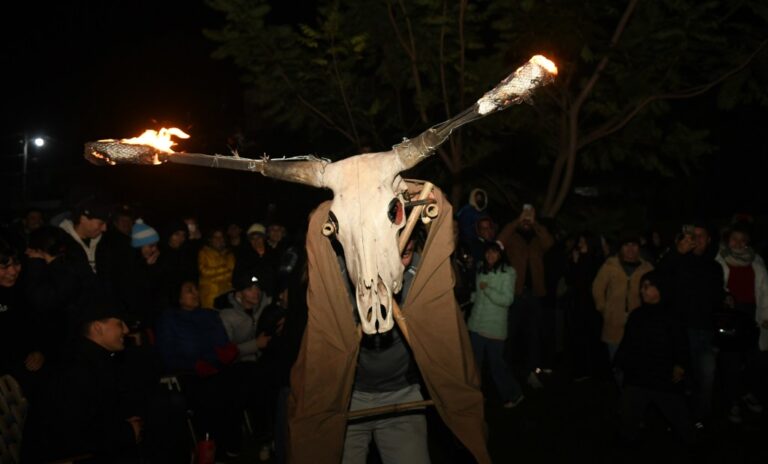La Noche de San Juan reunió a cientos de posadeños en torno al fuego, la&hellip;