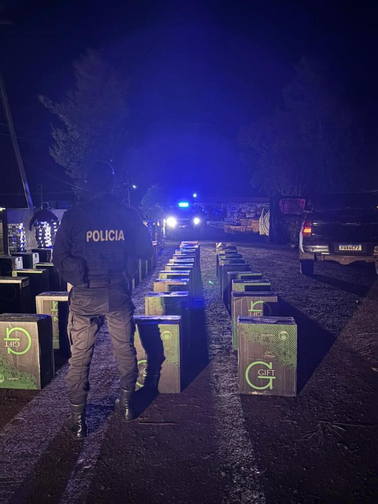 Pozo Azul: dos camionetas robadas y 30 mil atados de cigarrillos secuestrados tras una persecución…