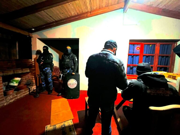 Dos detenidos y 14 millones recuperados tras el robo a una familia de Cerro Azul