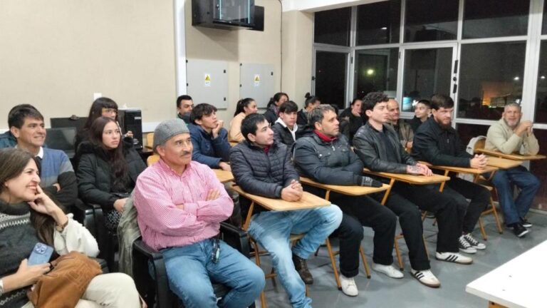 Más de 35 personas completaron el curso de Pintura en Obra en Posadas y recibieron…