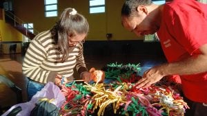 Wanda lanzó un taller de tejido con totora para jóvenes con discapacidad