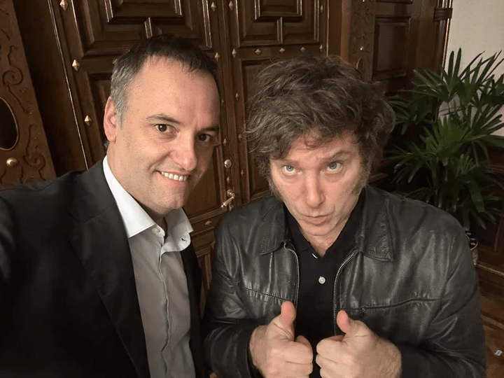 Adorni renunció a la jefatura de Gabinete en medio de…