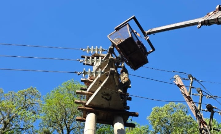Energía de Misiones finalizó el recambio de más de 900 aisladores en la línea de…