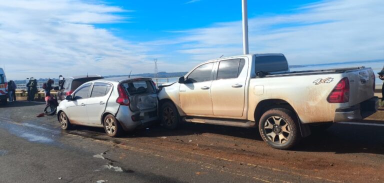 Choque en cadena en el Puente Internacional dejó cuatro vehículos dañados y ningún herido