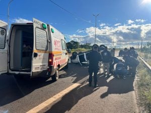 Una mujer terminó hospitalizada tras volcar su auto en Garupá