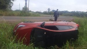 Perdió el control de su auto en Posadas y terminó en el Hospital Madariaga