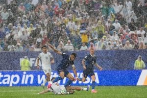 Francia goleó 3 a 0 a Irak con doblete de Mbappé y se clasificó a…