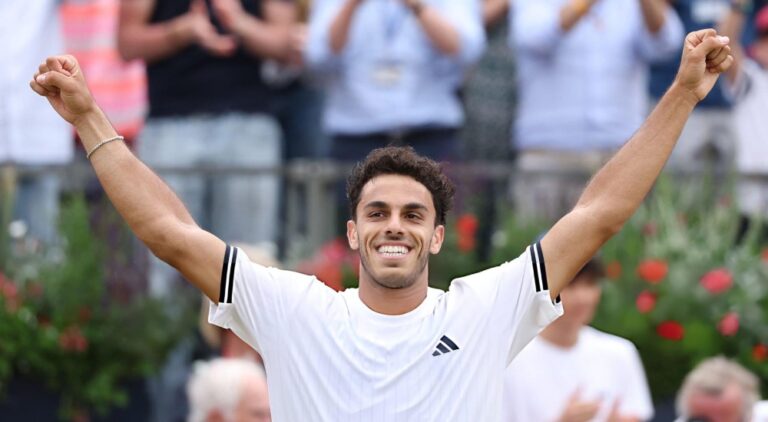 Cerúndolo hizo historia: es el primer argentino en ganar el torneo de Queen’s