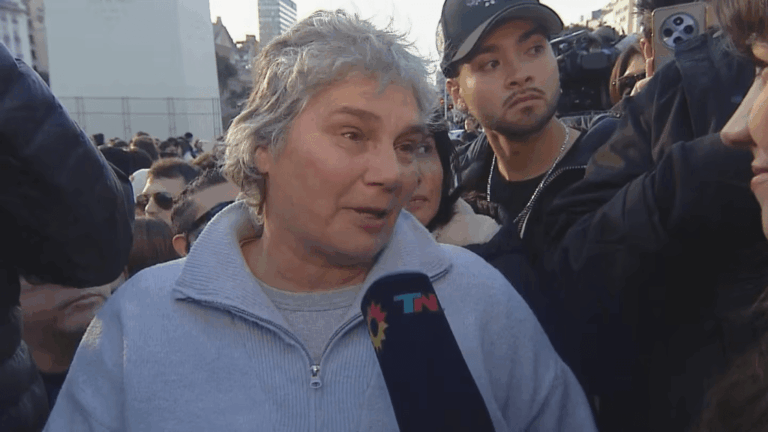 La madre de Gaspi estuvo en el homenaje en el Obelisco: «Se fue envuelto de…