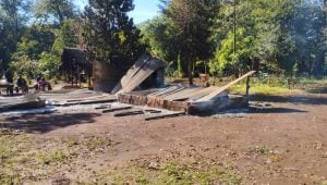 Incendio destruyó una vivienda y dañó otra en la comunidad Mbocai Poty de Puerto Iguazú