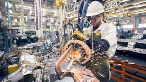 El tesorero de la UIA advirtió que la industria pierde hasta 5.000 empleos por mes y reclamó políticas para las pymes