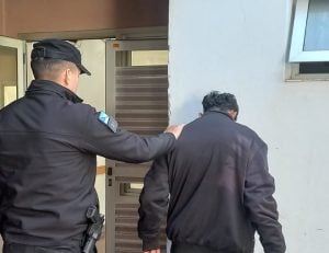 Intentó robar una moto a cuchillazo cerca de la Placita del Puente y fue detenido tras una persecución