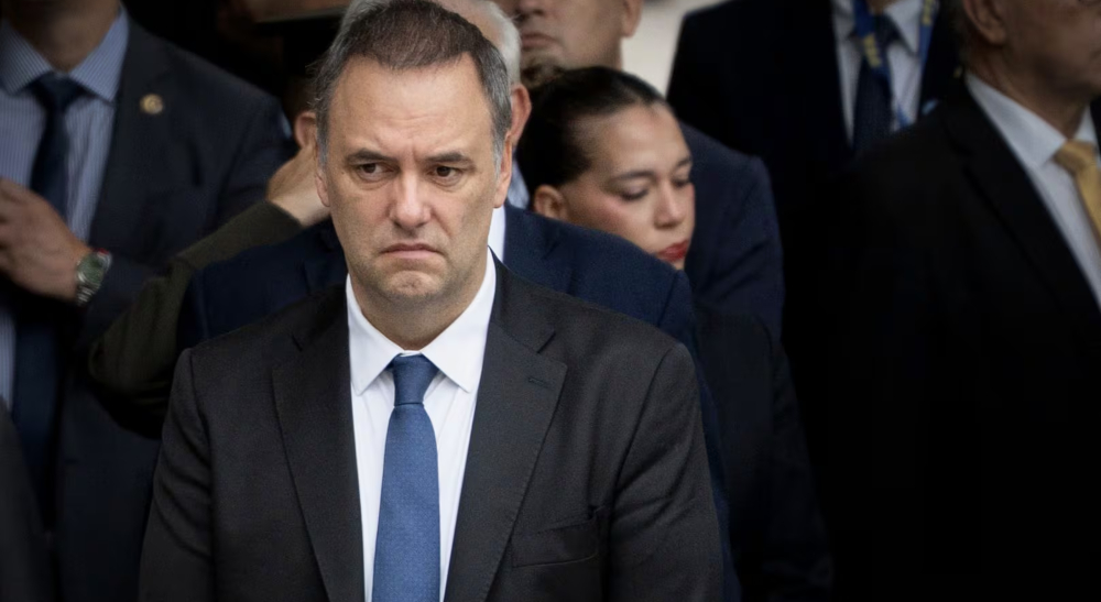 El diputado Castro cuestionó la declaración patrimonial de Adorni: «No…