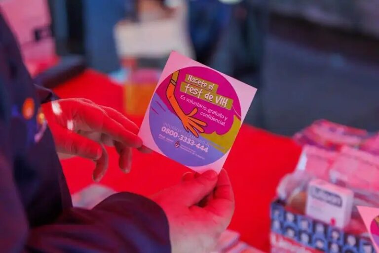 Testeos gratuitos de VIH en la plaza 9 de Julio: 53 personas se realizaron la…