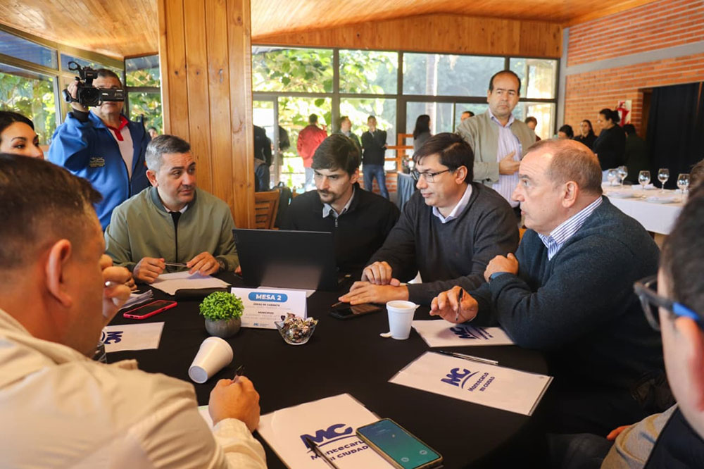 El gobierno provincial llevó su gabinete a Montecarlo para trabajar junto a intendentes de la zona Centro-Norte