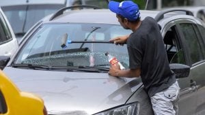 Buenos Aires aprobó una ley que permite encarcelar a cuidacoches y limpiavidrios