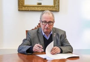 Misiones fusiona secretarías con dos ministerios: los cambios en la estructura del Estado provincial