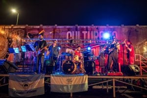 La banda misionera Humo rindió tributo al rock argentino de los 90 en la Costanera&hellip;