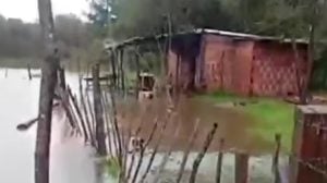 Temporal en Misiones: arroyos desbordados, calles anegadas y cinco familias asistidas en Posadas