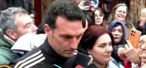 Scaloni volvió a Pujato entre lágrimas y confirmó que sigue al frente de la Selección hasta diciembre