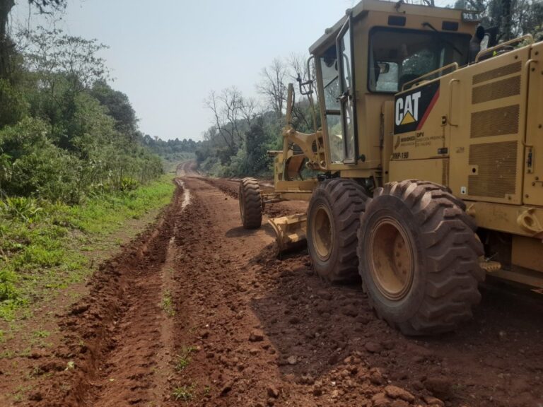 Vialidad Provincial intervino caminos de tierra en distintos puntos de Misiones tras las lluvias