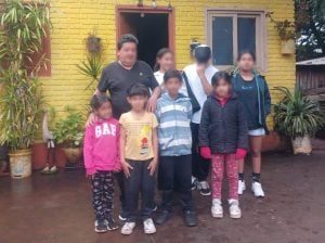 Siete hermanos fueron puestos bajo la guarda de sus abuelos tras ser hallados en condiciones…