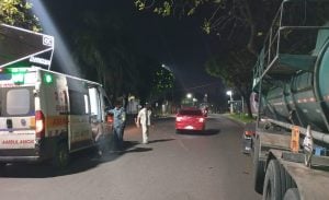Dos heridos tras chocar una moto contra un camión estacionado en Posadas