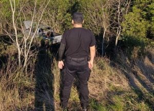 Una camioneta se despistó en la Ruta Provincial 3 y terminó en la maleza cerca…