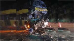 Choque entre un colectivo y un camión en la Ruta 12 dejó múltiples heridos en…