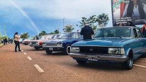 Autos clásicos tomaron la Costanera de Posadas en la segunda Juntada de Coleccionistas