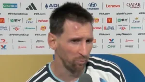 Argentina avanzó a octavos del Mundial 2026 y Messi terminó con un chichón en la cabeza