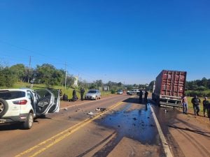 Tres posadeños lesionados tras un choque entre una camioneta y un camión en la Ruta 14