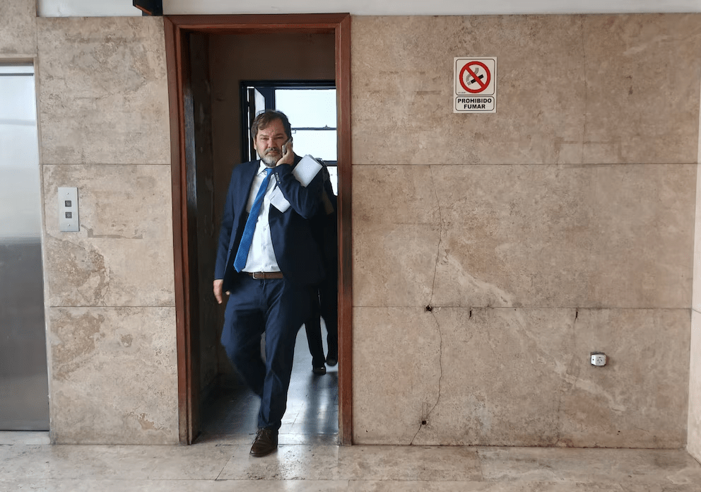 Adorni no puede salir del país sin permiso judicial: avanza…