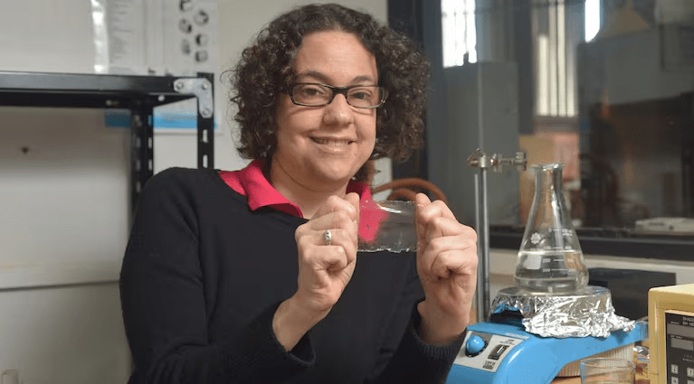 Investigadoras de la UBA desarrollaron un bioplástico con mandioca y…