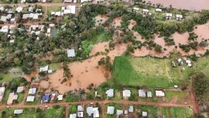 Más de 100 personas siguen evacuadas en El Soberbio y Alba Posse por el riesgo…