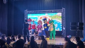 La Patrulla Canina llenó el Auditórium Montoya con dinosaurios, baile y mucha participación del público