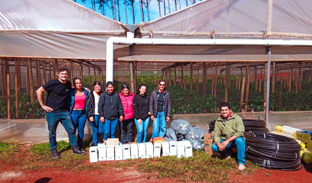 Familias tabacaleras de Misiones suman la floricultura como alternativa productiva