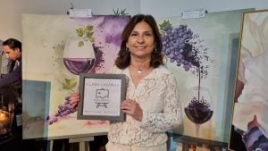 Clara Casaña, la docente jubilada que encontró en la pintura su segunda vocación