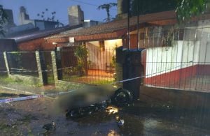 Posadas: robó una moto, chocó contra un muro y murió durante una granizada