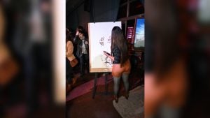 Leyendas guaraníes y bolígrafo: Yanina Paredes llevó su arte en vivo a Negocios, Arte y…