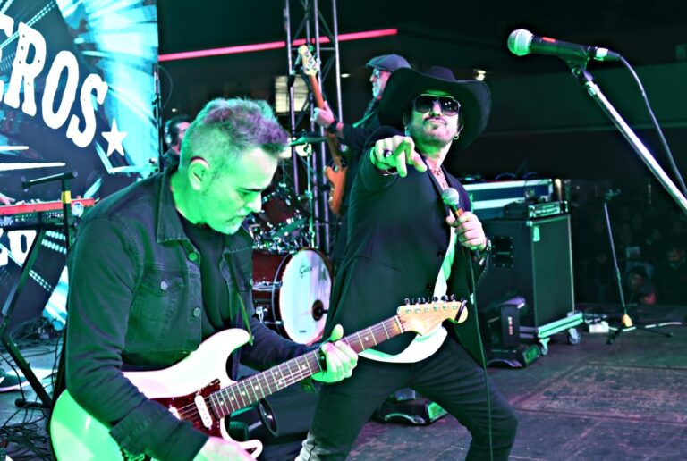 Los Rancheros pusieron el broche musical a la primera noche del Black Friday Posadas