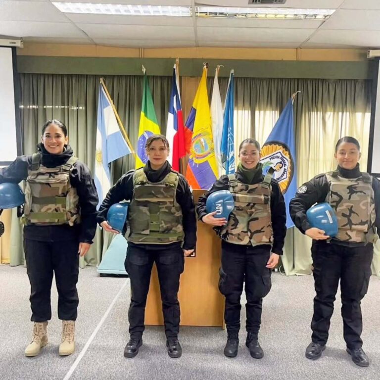 Una oficial de la Policía de Misiones finalizó la capacitación para participar en misiones de…
